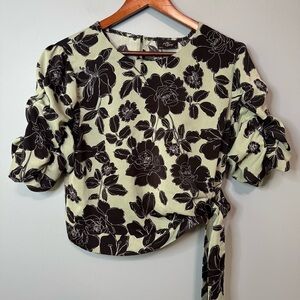 ✨3/$20✨ Milk & Honey Green Black Floral Blouse. Tie Waist Smocked. Size Large